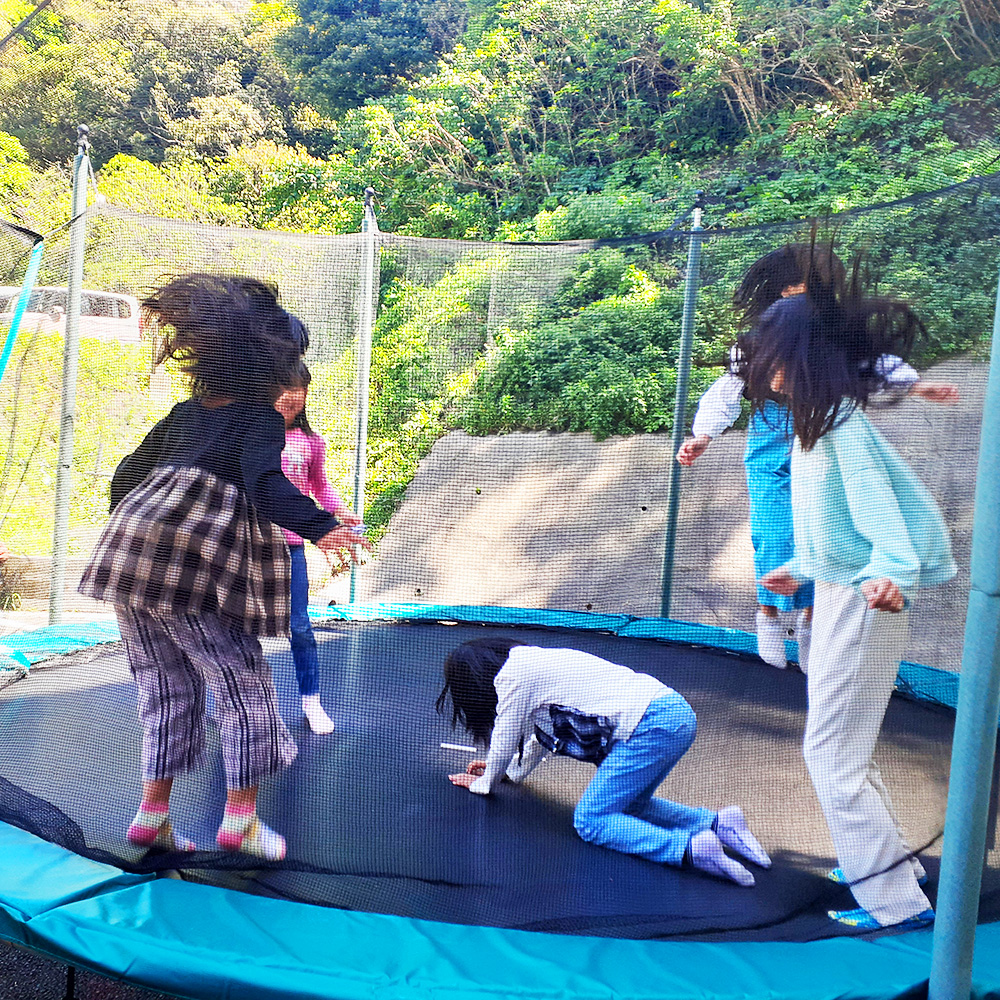 児童養護施設しらかば子どもの家メインイメージ〜子どもの笑顔