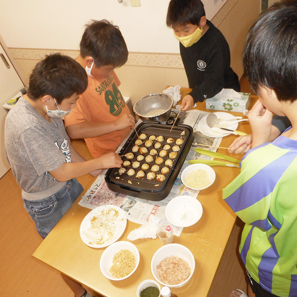 児童養護施設しらかば子どもの家メインイメージ〜子どもの笑顔