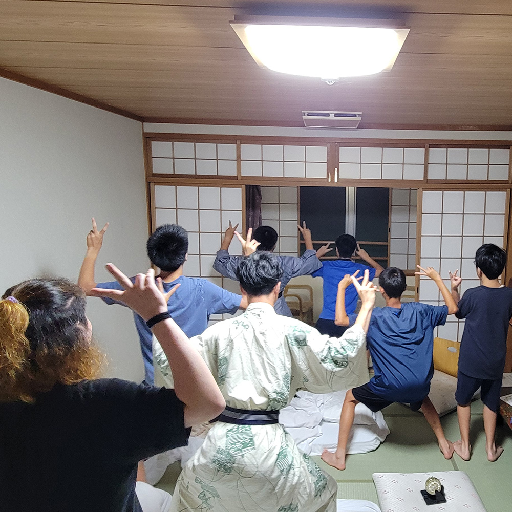 児童養護施設しらかば子どもの家メインイメージ〜子どもの笑顔